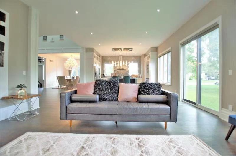 Modernized Five Bedroom Villa Richmond Hill Exterior photo